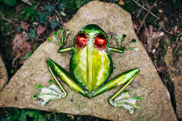 Frog statue for home deocr. Bright green and fun staue for the home